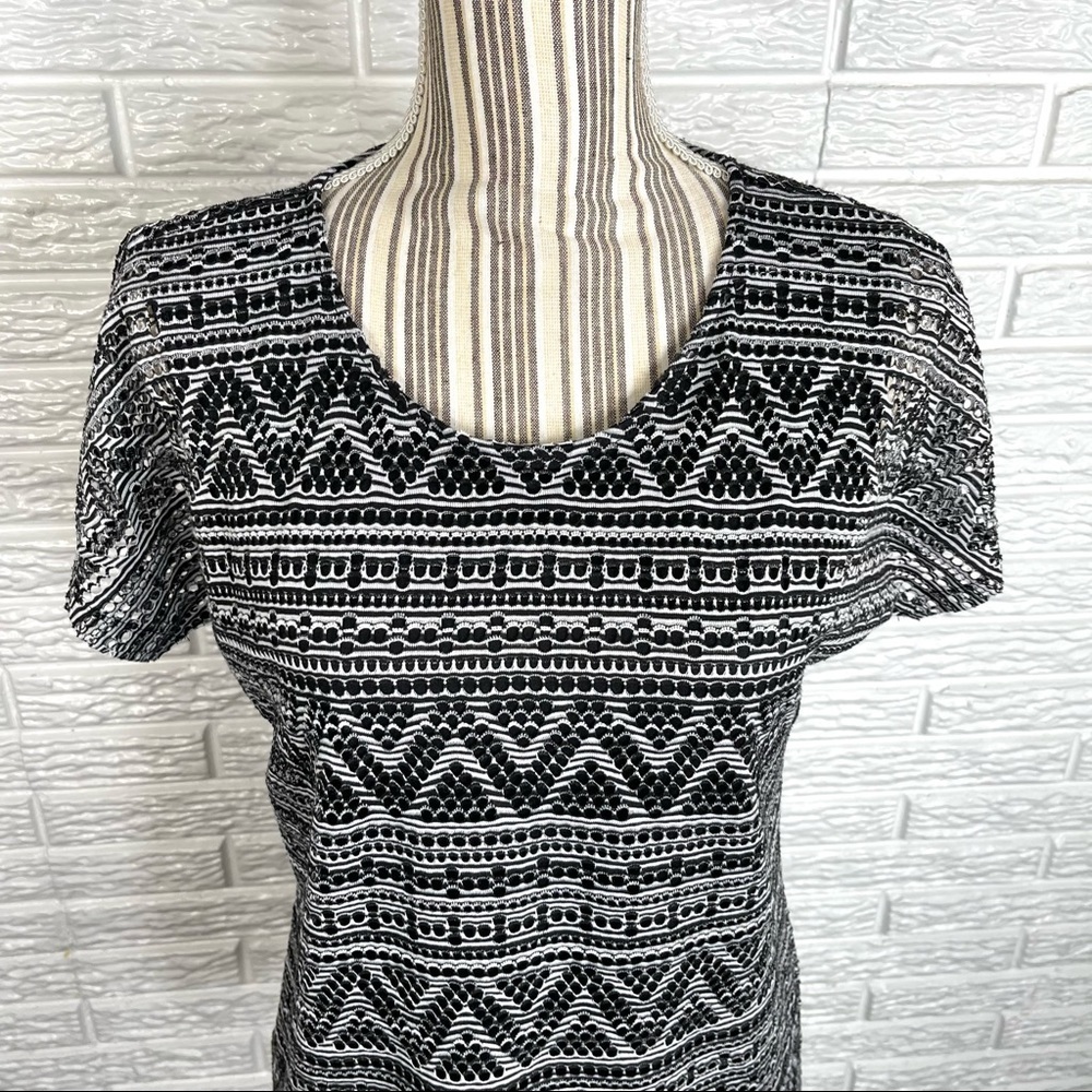Christopher & Banks Black White Laser Cut Circle Stripes Chevron Top Small - Picture 2 of 6
